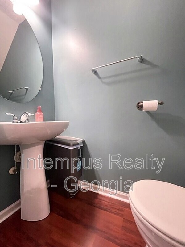 Building Photo - 238 Oak Grove Way