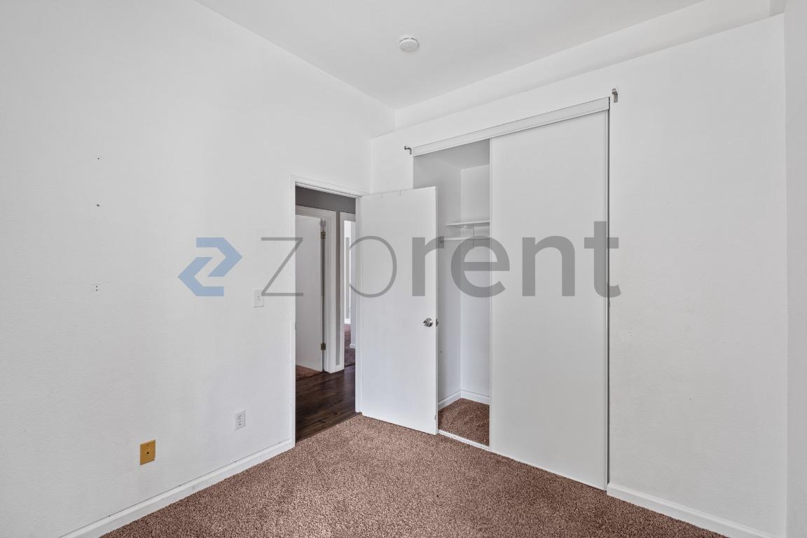 Building Photo - Unit