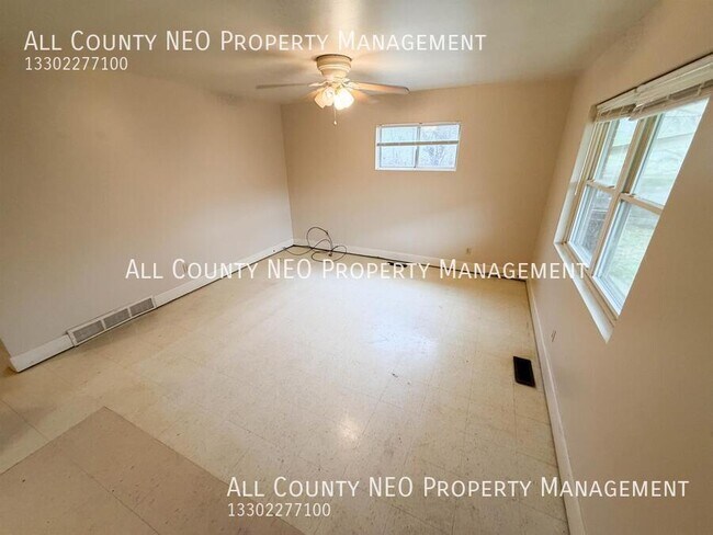 Building Photo - 429 Sullivan Ave