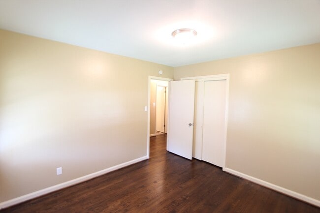 Building Photo - New On The Market with GREAT FEATURES!  Large 3 Bedroom PLUS Den!!