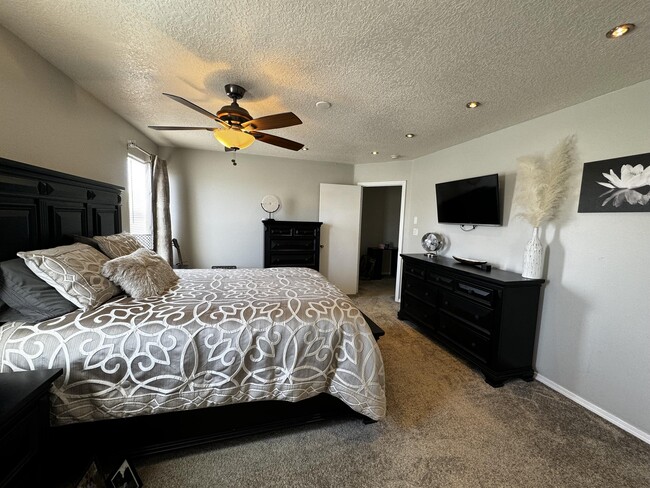 Building Photo - 10501 Trieste Ct NW
