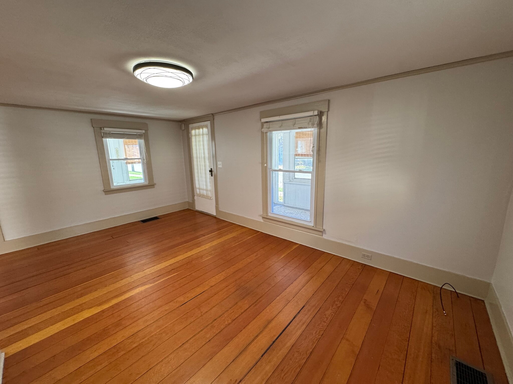 Building Photo - 11 Lincoln Ave