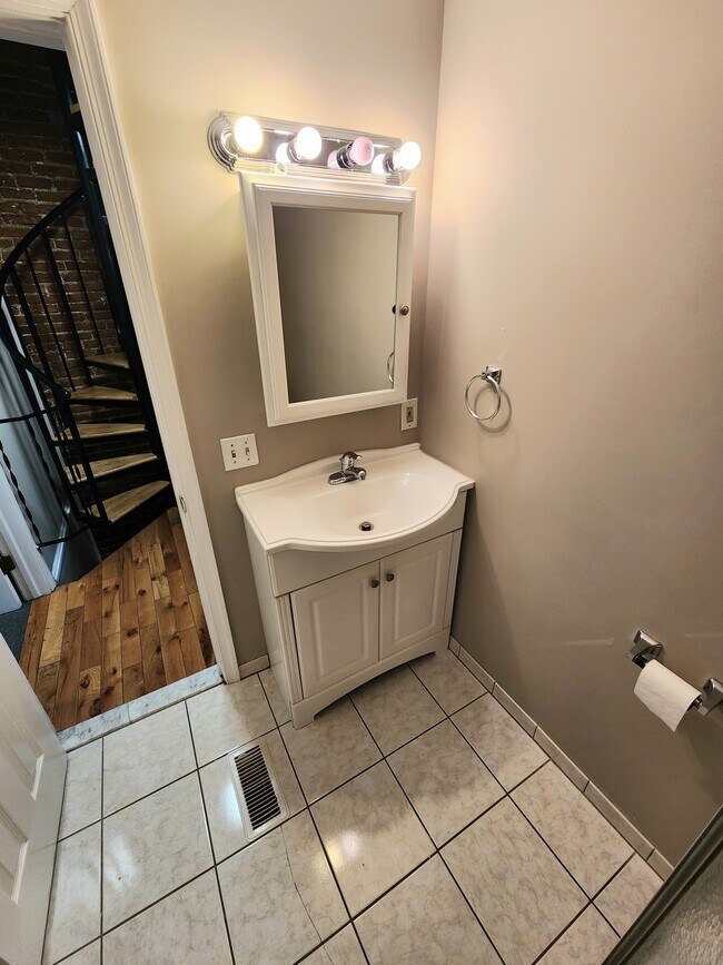 Building Photo - 661 Portland St