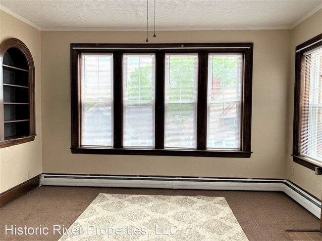 Building Photo - 215 11th St