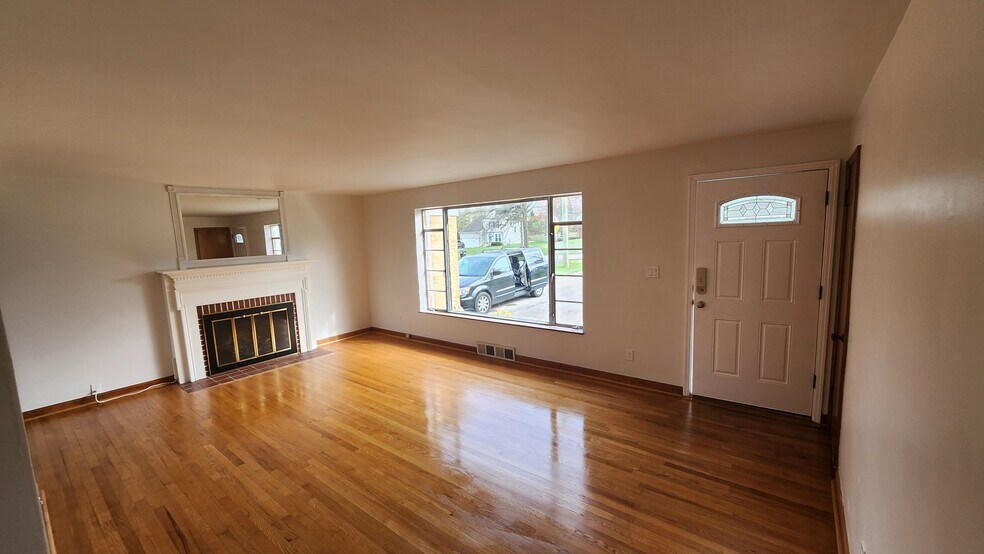 Living room - 8446 Clough Pike