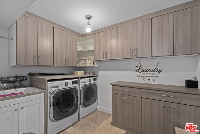 Building Photo - 641 Walther Way