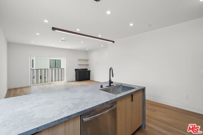 Building Photo - 4527 W 17th St