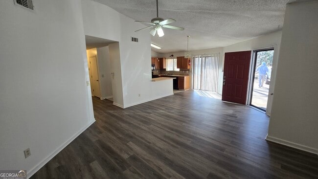 Building Photo - 209 Hillcrest Dr