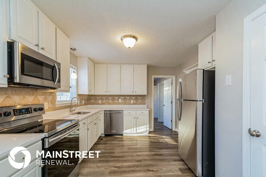 Building Photo - 5129 Peakwood Dr