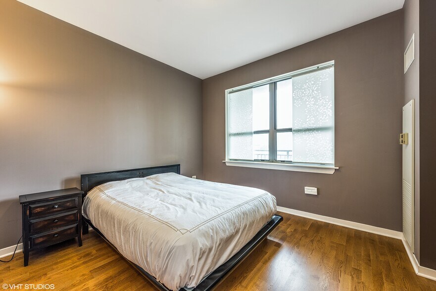 Primary Suite - 437 W Division St