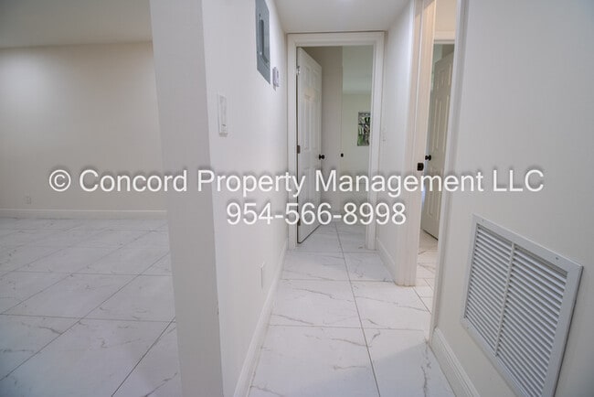 Building Photo - Holiday Special-Updated 2 BR- Open Layout- Island Kitchen-Pool- Central AC