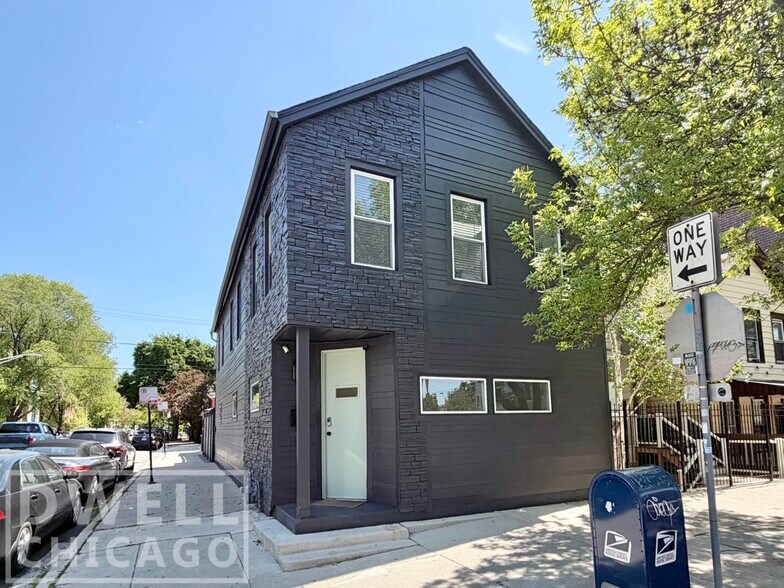 Building Photo - 1419 N Paulina St