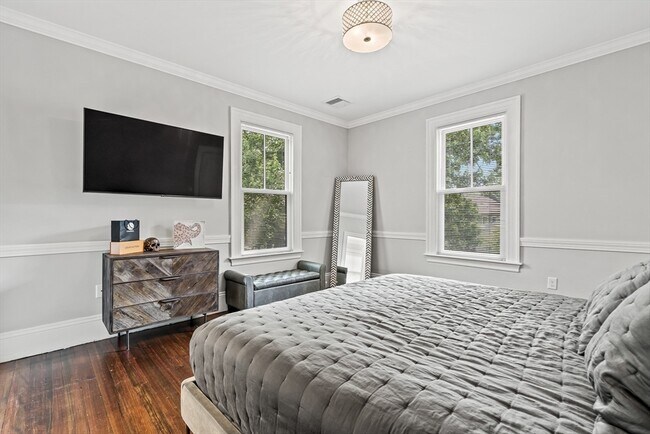 Building Photo - 65 Church St