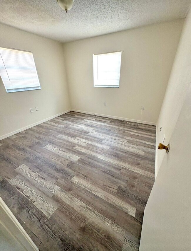 Building Photo - 8151 Hixton Dr