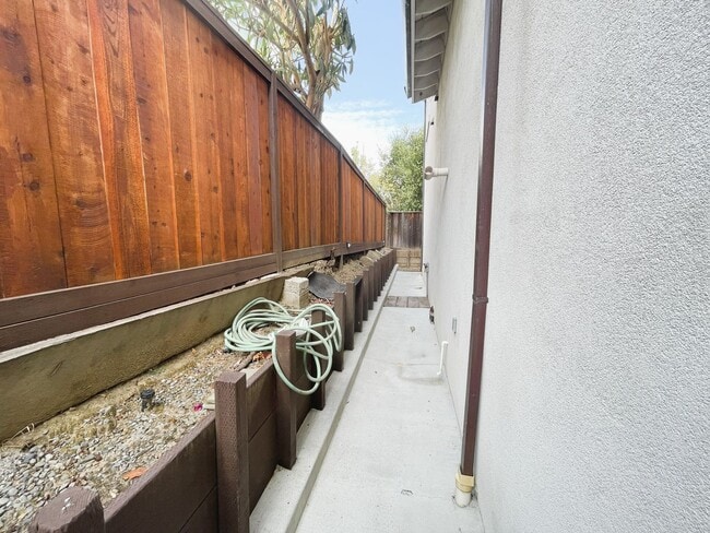 Building Photo - Spacious 3-Bedroom, 2-Bath Home in the Hea...