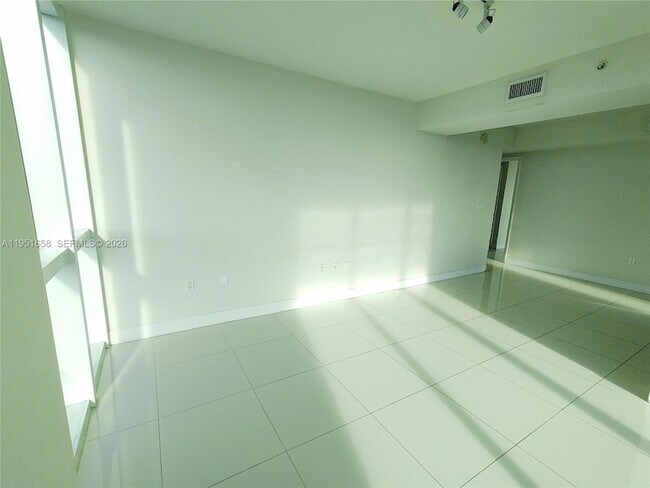 Building Photo - 1871 NW S River Dr