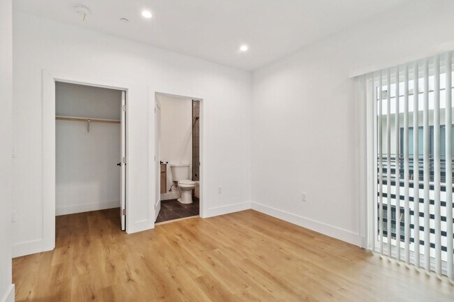 Building Photo - 4507 W 18th St