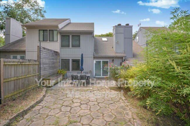 Building Photo - 1415 N Druid Hills Rd NE