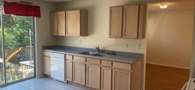Building Photo - 3 br, 2.5 bath House - 8615 Cross Spring