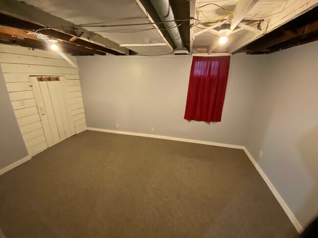 Building Photo - 1121 S Dakota Ave