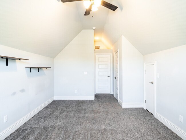 Building Photo - 1671 Sunrise Cir