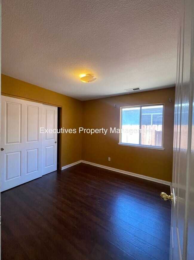 Building Photo - 1308 Fairway Dr