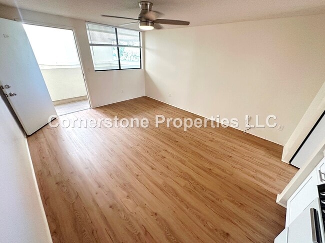 Building Photo - 2860 Waialae Ave