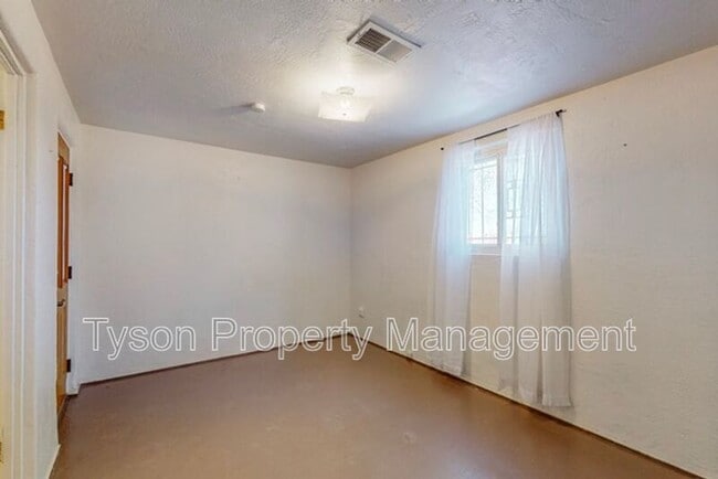 Building Photo - 3321 Cardenas Dr NE