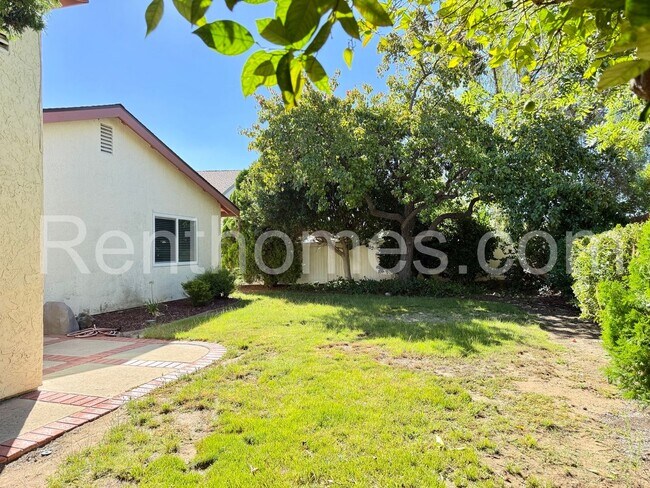 Building Photo - 9970 Dichondra Pl