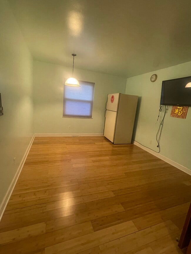 Building Photo - 2832 Longfield Rd