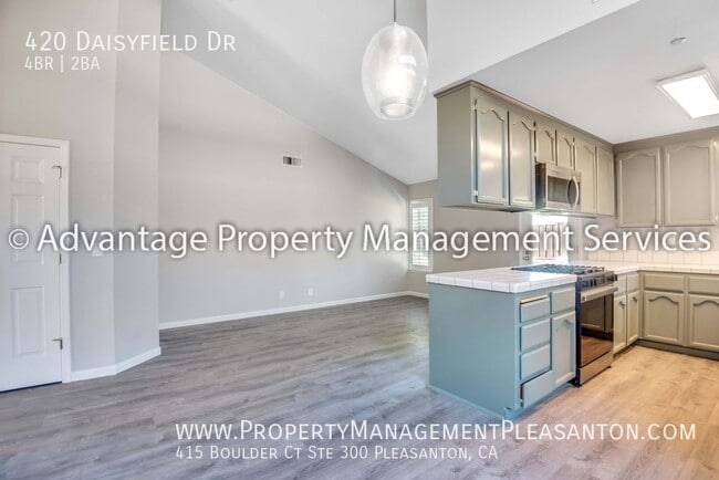 Building Photo - 420 Daisyfield Dr