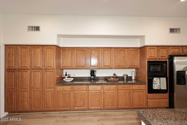 Building Photo - 333 N Pennington Dr