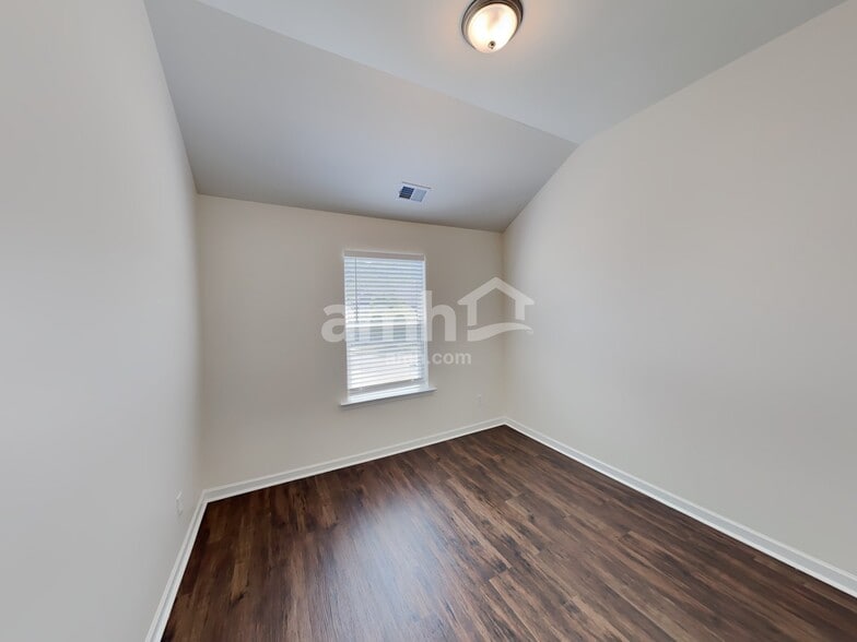 Building Photo - 143 Renford Rd
