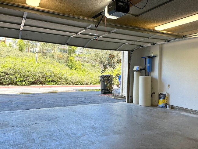 Building Photo - Spacious 3-Bedroom Condo for Rent in UTC –...
