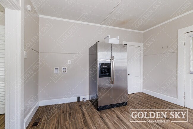 Building Photo - 1720 S Gharkey St