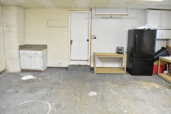 Building Photo - Welcome To Lake Ridge's Finest...