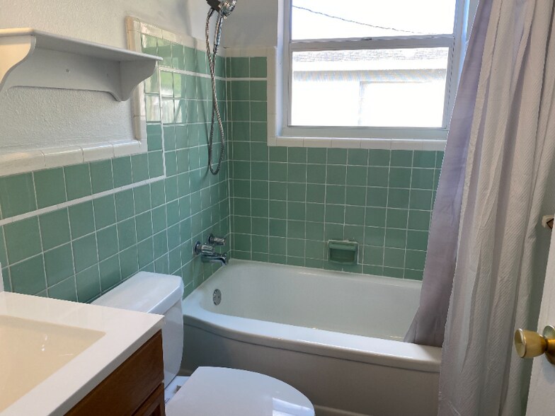 Building Photo - 2179 22nd Ave N