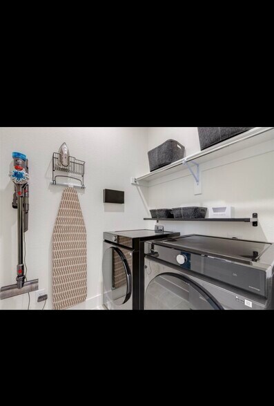 Building Photo - 1513 Waxwing Pl
