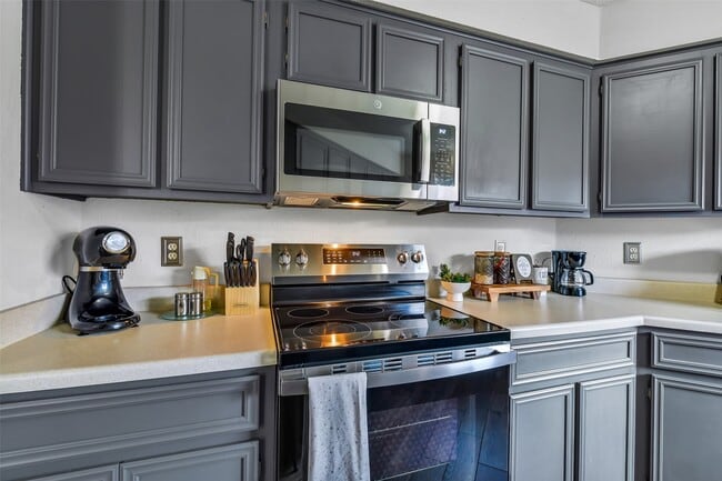 Building Photo - 710 Razee Ct