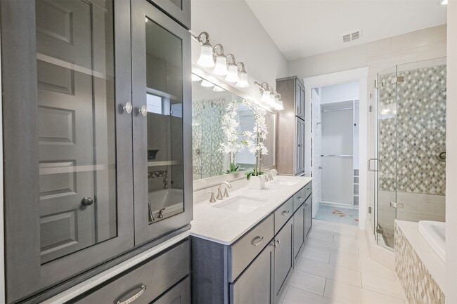 Building Photo - 809 Leavenworth Ave