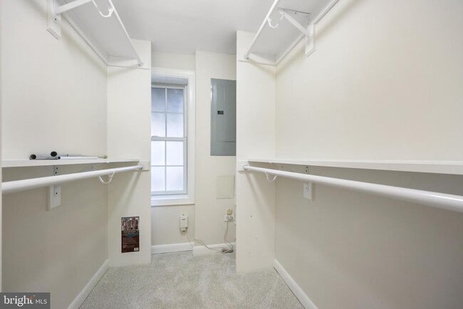 Building Photo - 2921 Lexington Ct