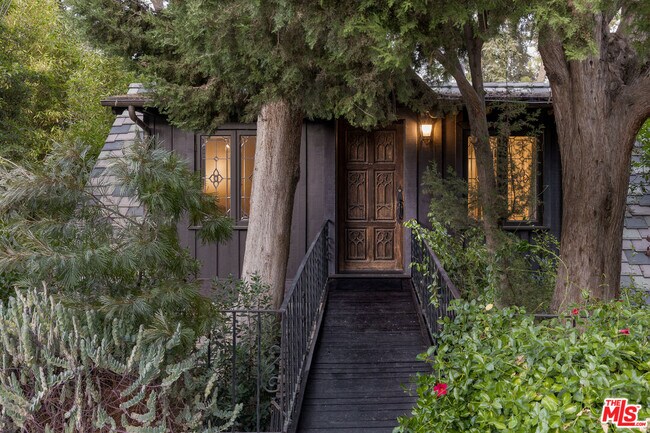 Building Photo - 4880 Queen Florence Ln