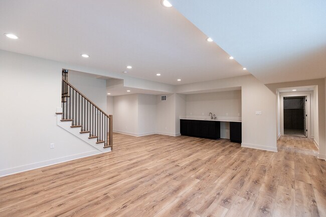 Building Photo - 871 Rosemary Gdns