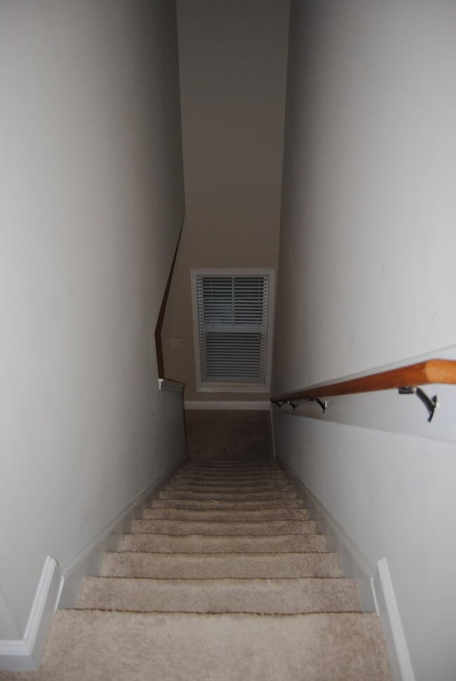 Building Photo - Spacious 4-Bedroom Home with Loft, New Carpet & Private Cul-de-Sac Location