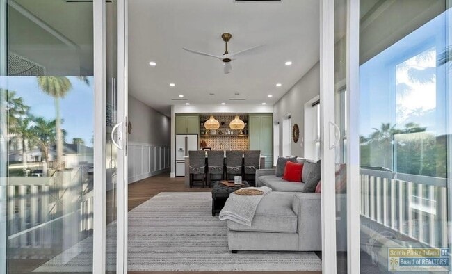 Building Photo - 211A W Mesquite St