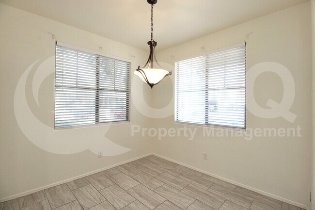 Building Photo - 3834 E Santa Fe Ln