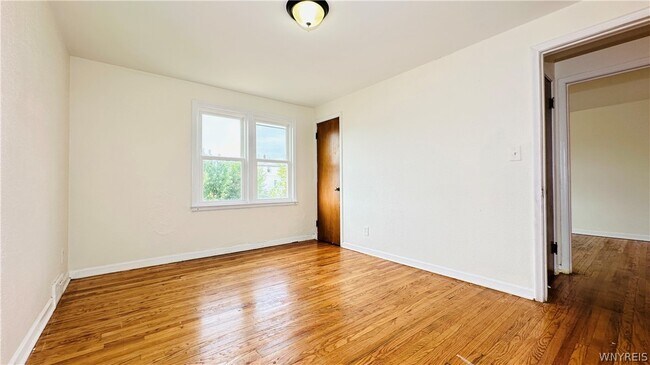 Building Photo - 1553 Whitney Ave