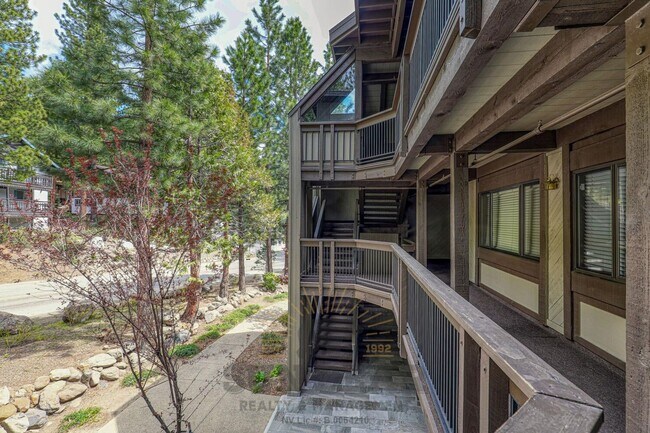 Building Photo - Adorable Condo w Elevator & Open Condo Garage