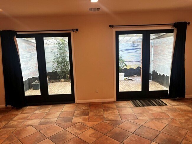Building Photo - 1701 Calzada Ave