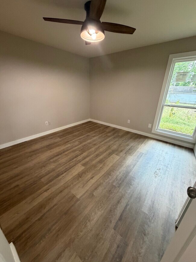 Building Photo - 103 Briarfield Cove